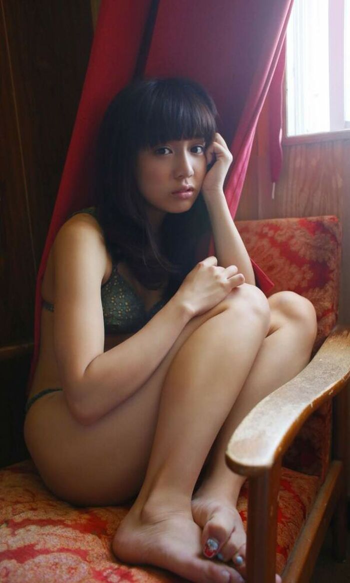 Makoto Okunaka 145 erotic images! Former idol actress' small breasts swimsuit and bare feet gravure summary 40th image