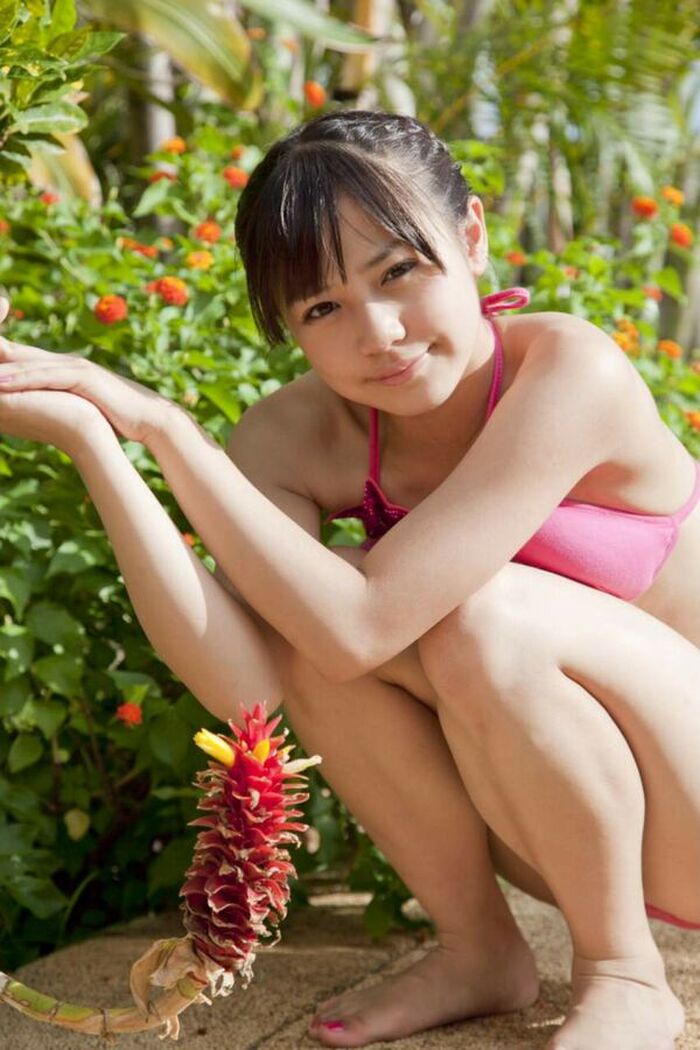 Makoto Okunaka 145 erotic images! Former idol actress' small breasts swimsuit and bare feet gravure summary 49th image