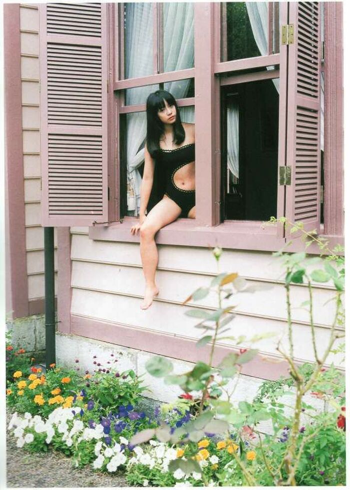 Makoto Okunaka 145 erotic images! Former idol actress' small breasts swimsuit and bare feet gravure summary 76th image