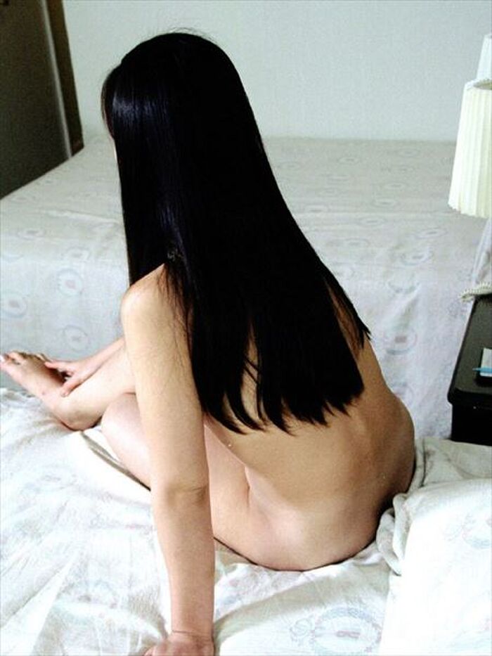 I collected images of a dark-haired woman inviting me, especially erotic [30 photos] 19th image