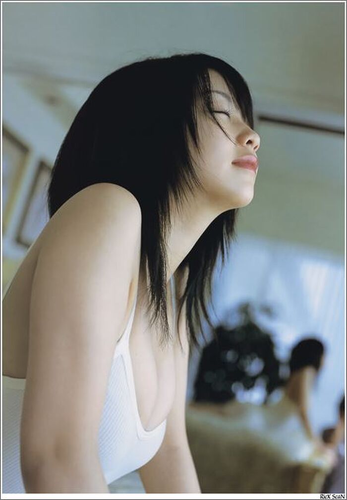 I collected images of a dark-haired woman inviting me, especially erotic [30 photos] 9th image