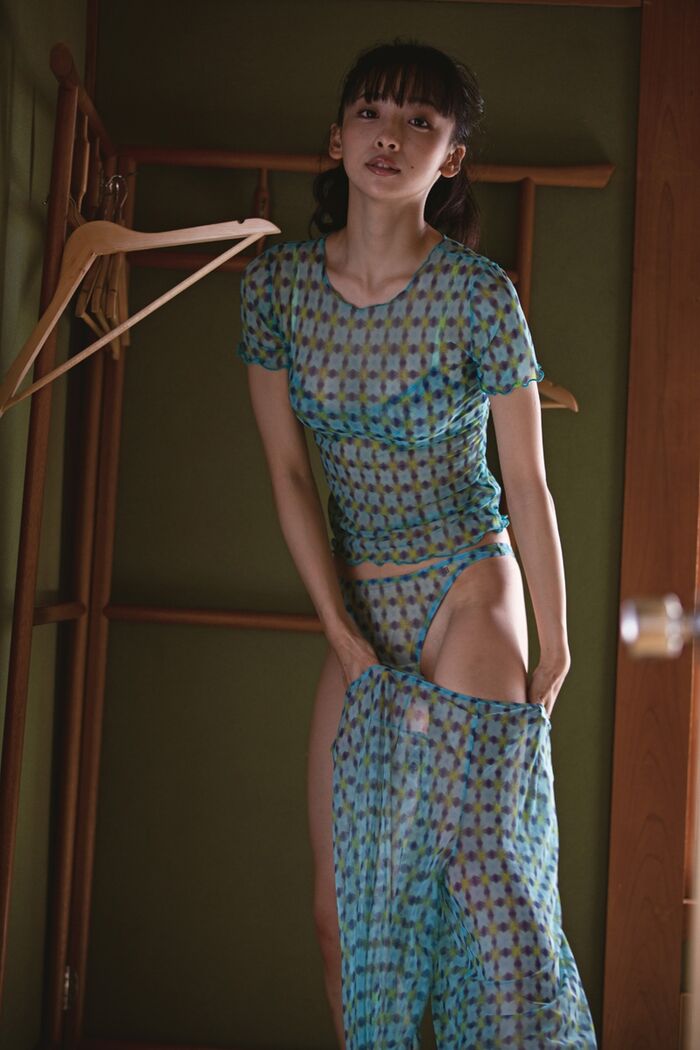 【Image】Actress Asuka Hanamura challenges bold exposure in 2nd photo book ww Advance cut of bikini swimsuit showing aside is released! 1st semi-nude cut available 15th image