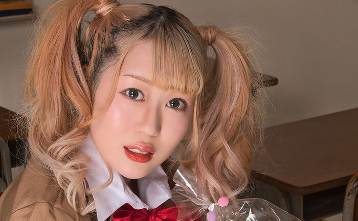 Aya Tanaka Transform into a keba keba gal style and present chocolate and an erotic body! 3th image