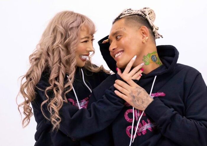 Runa Shimotsuki, who is rumored to be the girlfriend of Breaking Down Dotacan Rapper SATRU (32) Covered in saliva and licking her uncle's face is erotic w 4th image